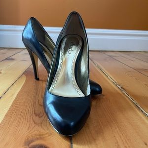 Charles David Size 8 Black Leather Pompadour Heels